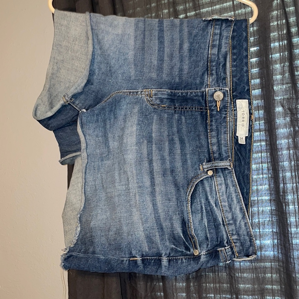 Torrid denim shorts size 24